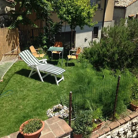 فندق مبيت وإفطار Porchiano Del Monte 3*