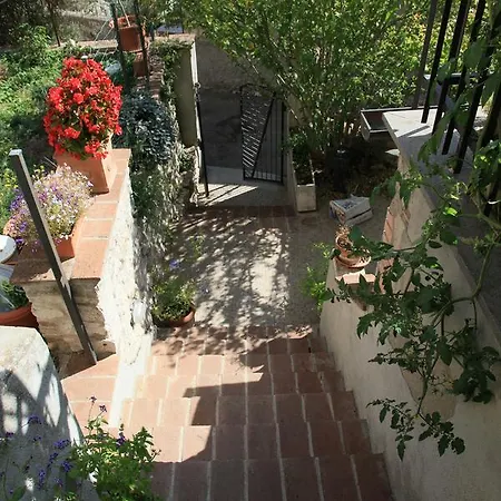 فندق مبيت وإفطار Porchiano Del Monte 3*